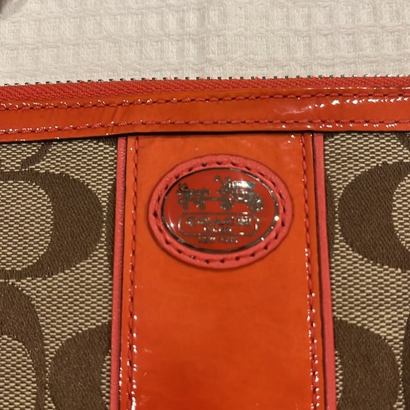 Coach hand wallet/wristlet - Picture 3 of 6